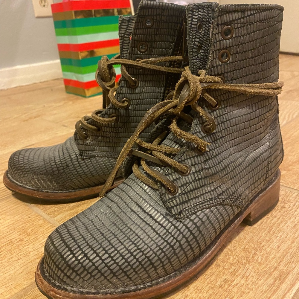 Freebird by Steve Madden Boots
